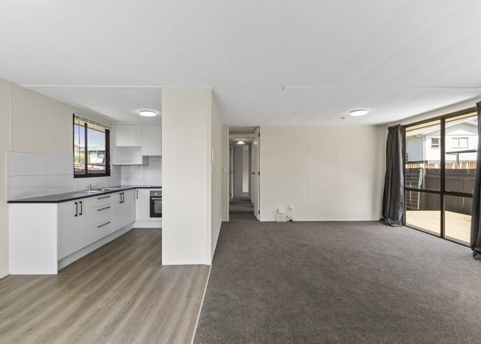  at 1/76 Parrs Cross Road, Henderson, Auckland