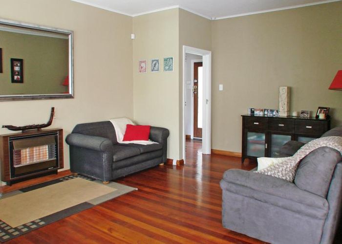  at 2/11 Naenae Road, Naenae, Lower Hutt