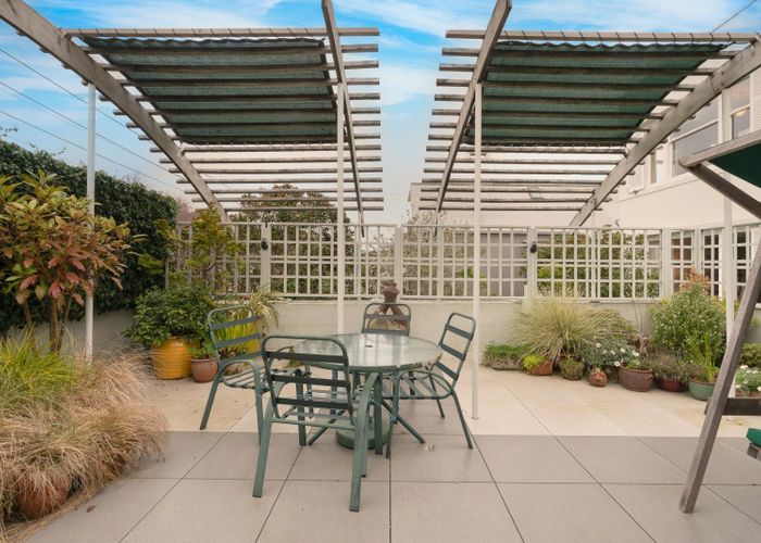  at 2/15 Upland Road, Kelburn, Wellington