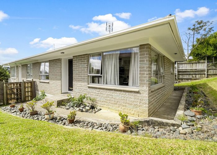  at 2/43 Archers Road, Hillcrest, Auckland