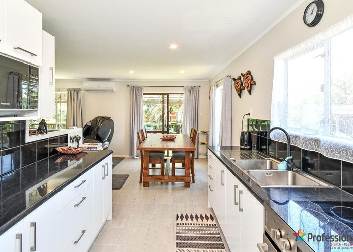  at 22 Taranui Place, Henderson, Auckland