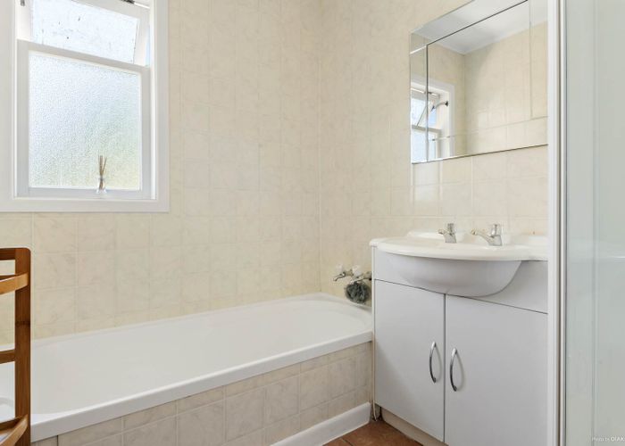  at 18 Allen Street, Mangere East, Auckland