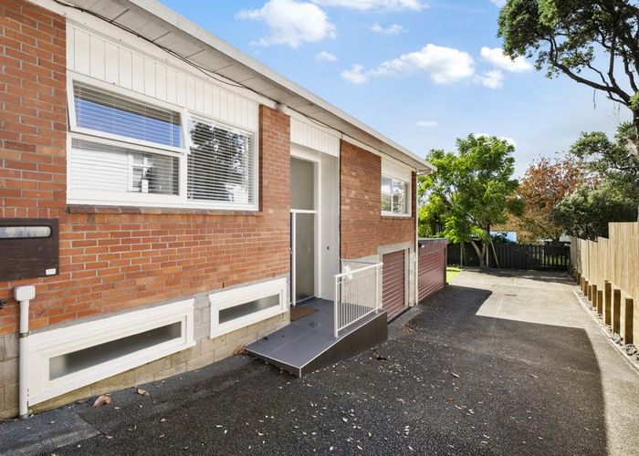  at 2/165 Queen Street, Northcote Point, Auckland