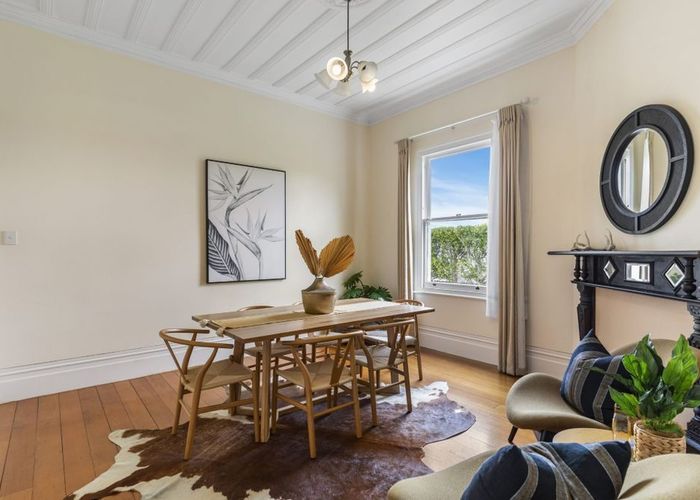  at 5 Mariposa Crescent, Birkenhead, Auckland