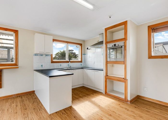  at 5 Convair Crescent, Mangere, Manukau City, Auckland