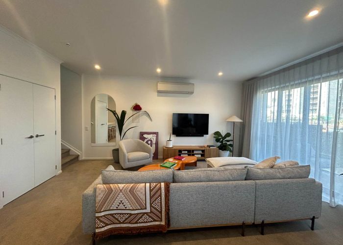 at 5 Tiakina Road, Northcote, North Shore City, Auckland