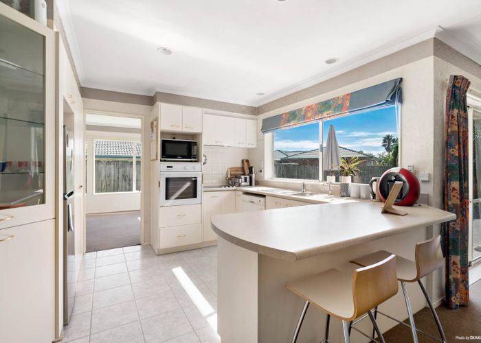  at 5 Lushington Place, Huntington Park, Auckland