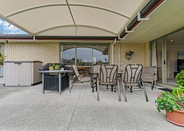  at 4 Fairford Avenue, Henderson, Waitakere City, Auckland