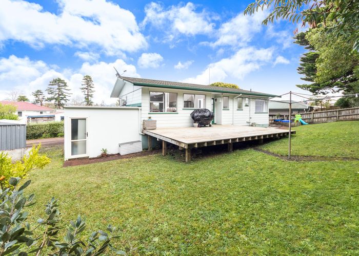  at 52 Chilcott Road, Henderson, Auckland