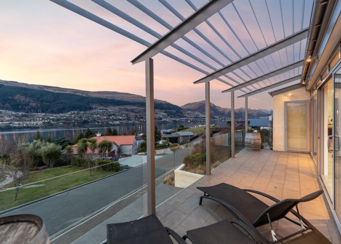  at 4 Elizabeth Place, Kelvin Heights, Queenstown