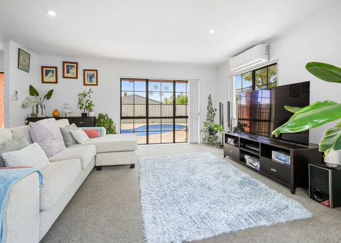  at 8 John Lister Close, Golflands, Manukau City, Auckland