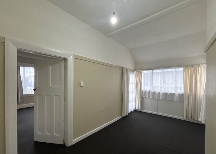  at 1/102 Barbour Street, Waltham, Christchurch City, Canterbury