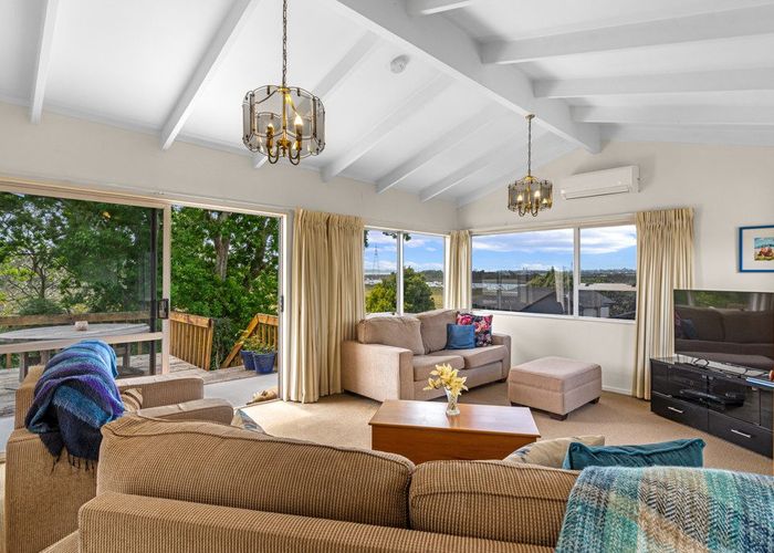  at 98 Tiroroa Avenue, Te Atatu South, Auckland