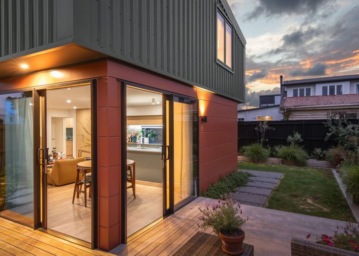  at 2/104 Burke Street, Sydenham, Christchurch