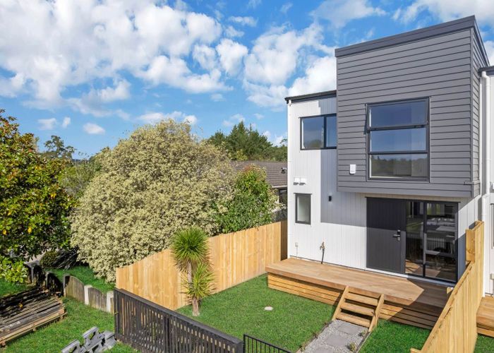  at 8/1 Benita Place, Sunnyvale, Waitakere City, Auckland