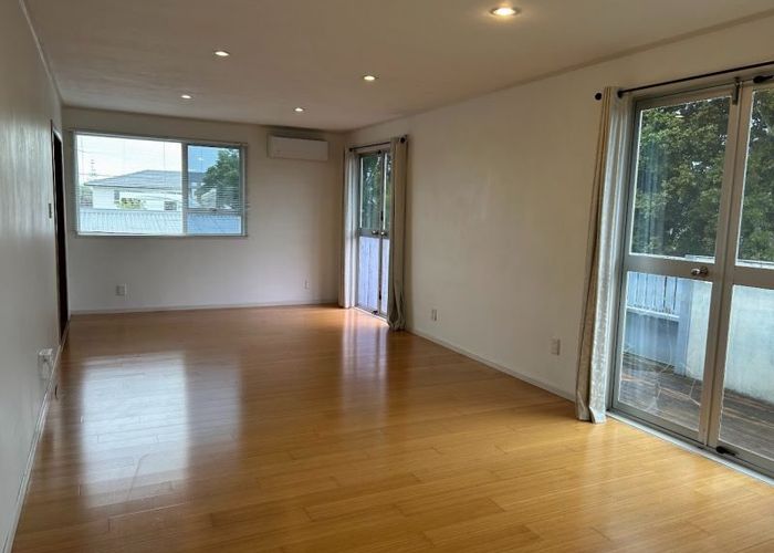  at 8 Leatham Cr, Opaheke, Papakura, Auckland