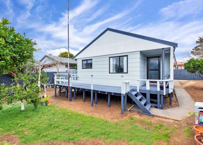  at 2/12 Cameron Place, Ranui, Auckland