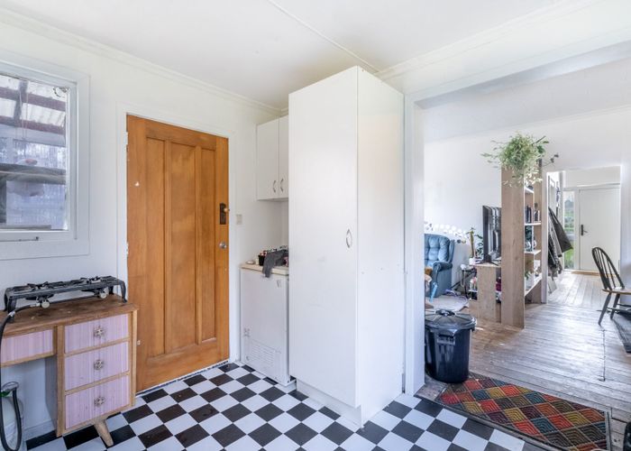 at 1242 Waipahi Highway, Pukerau
