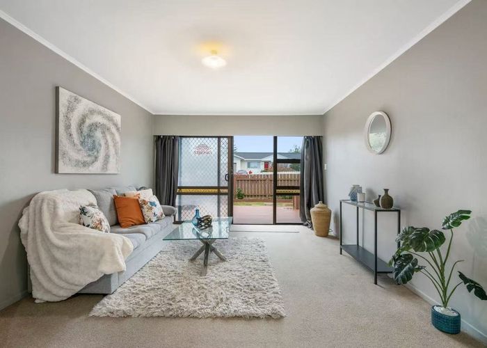  at 1/6 Hinekohu Street, New Lynn, Auckland