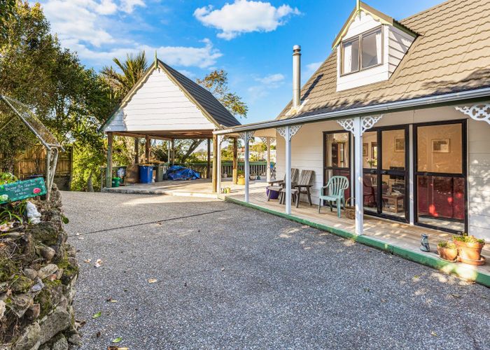  at 2/2 Elizabeth Place, Mairangi Bay, North Shore City, Auckland