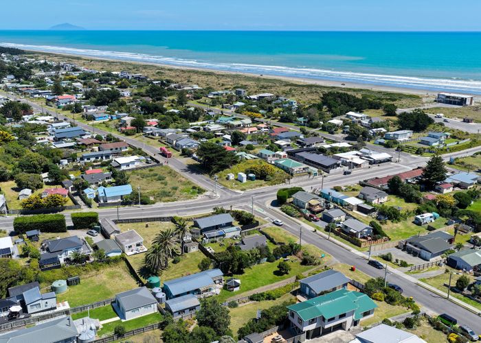  at 124 Park Avenue, Waitarere Beach, Horowhenua, Manawatu / Whanganui