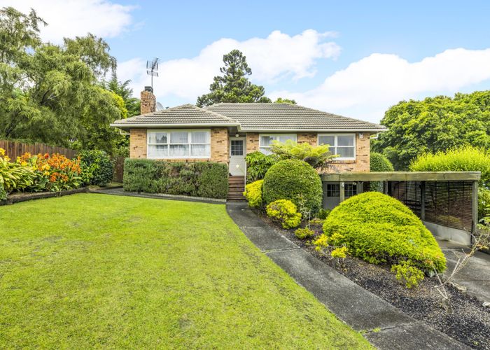  at 4 Blenheim Street, Glenfield, Auckland