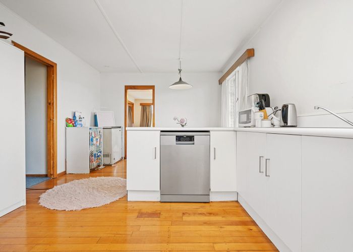  at 1 Inverness Avenue, Hamilton East, Hamilton