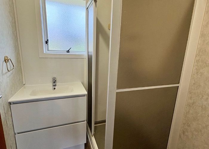  at 4/48 McLeod Road, Henderson, Waitakere City, Auckland