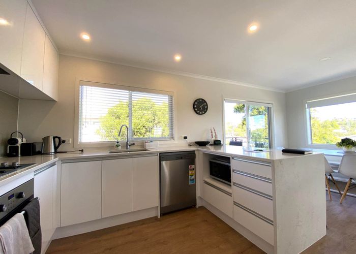  at 2/23 Peach Road, Glenfield, North Shore City, Auckland