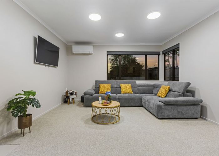  at 2 Anna Lane, Glen Eden, Auckland
