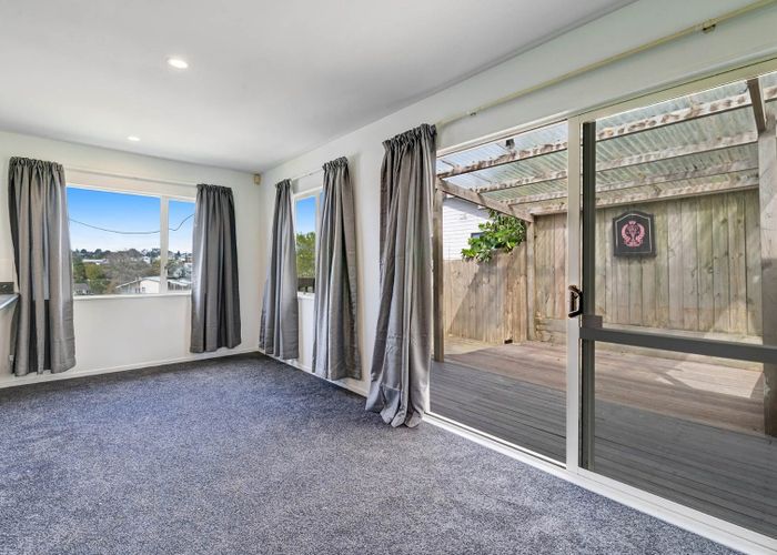  at 44a  Lysander Crescent, Beach Haven, North Shore City, Auckland
