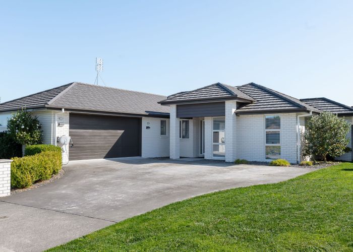  at 84 Cumberland Drive, Flagstaff, Hamilton