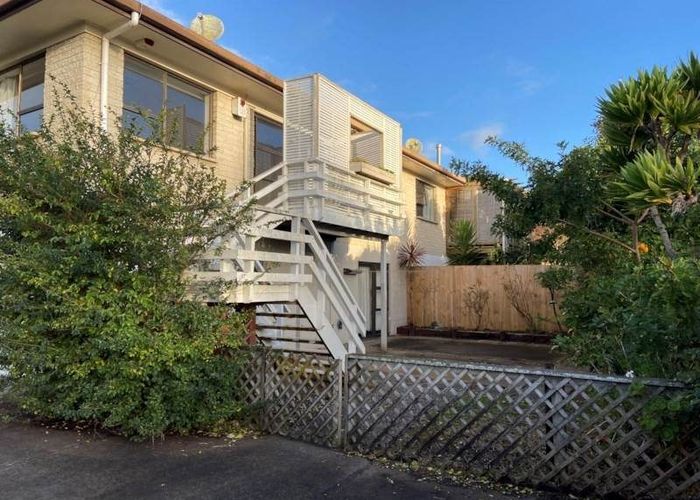  at 1/15 Butley Drive, Farm Cove, Manukau City, Auckland