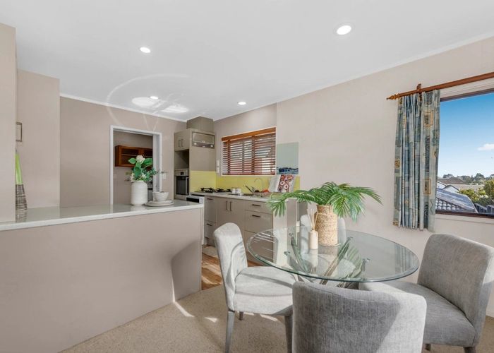  at 2/126 Botany Road, Botany Downs, Manukau City, Auckland