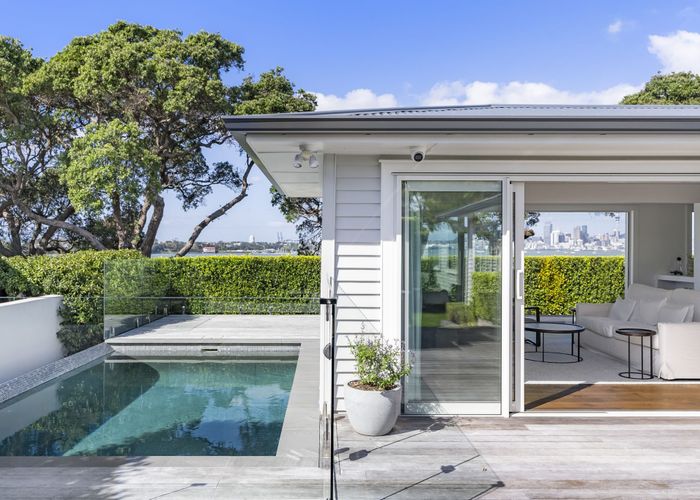  at 21 Heath Avenue, Northcote, North Shore City, Auckland