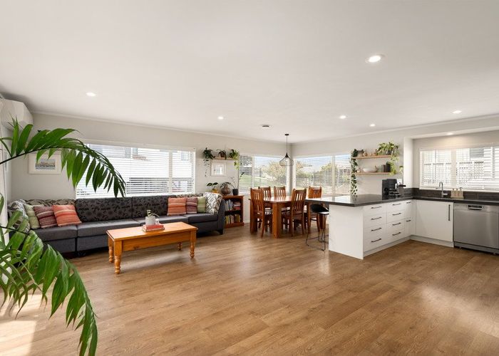  at 2/30 Howe Street, Howick, Manukau City, Auckland