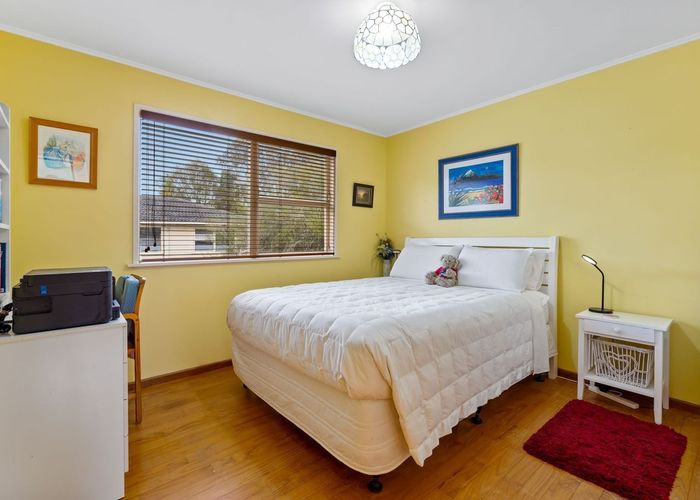  at 16 Rosalind Road, Glenfield, Auckland