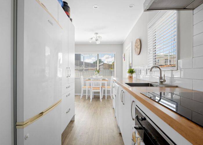 at 8C Huia Avenue, Forest Lake, Hamilton