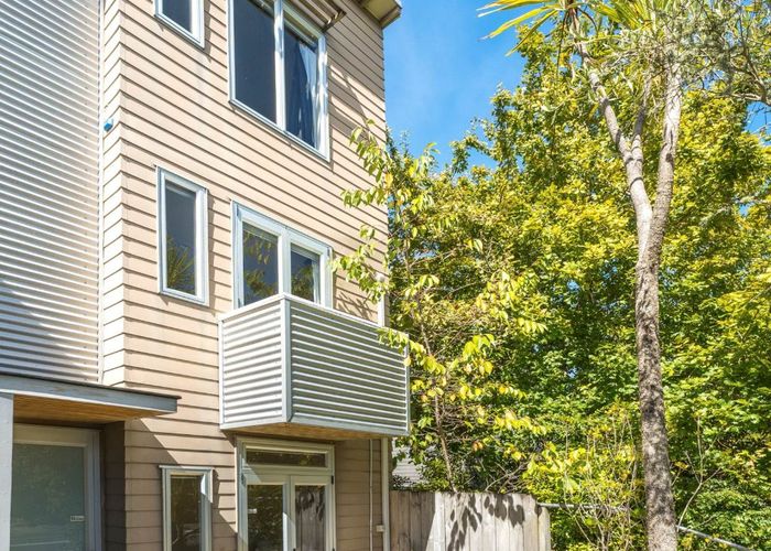  at 1 Albionvale Road, Glen Eden, Waitakere City, Auckland