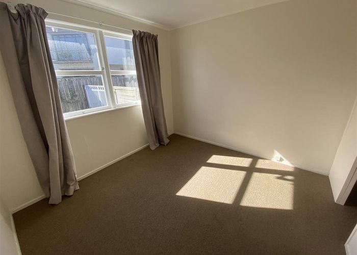  at 2/411 Mount Albert Road, Mount Roskill, Auckland City, Auckland