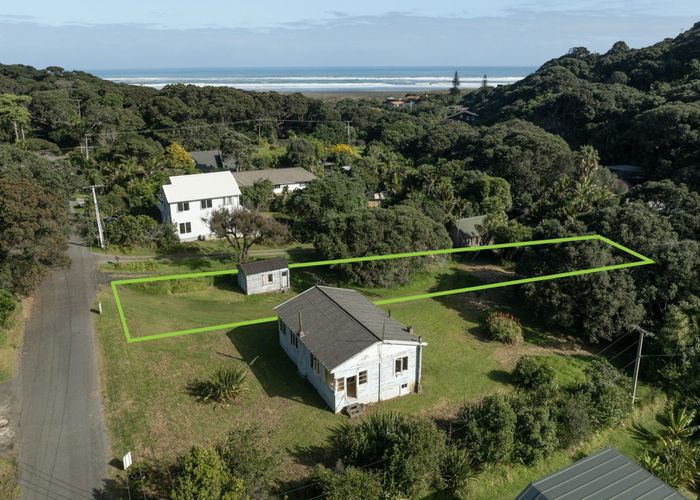  at 116 Garden Road, Piha, Waitakere City, Auckland