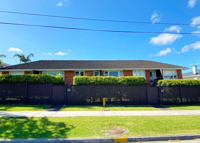  at 2/6 Corrella Road, Belmont, Auckland