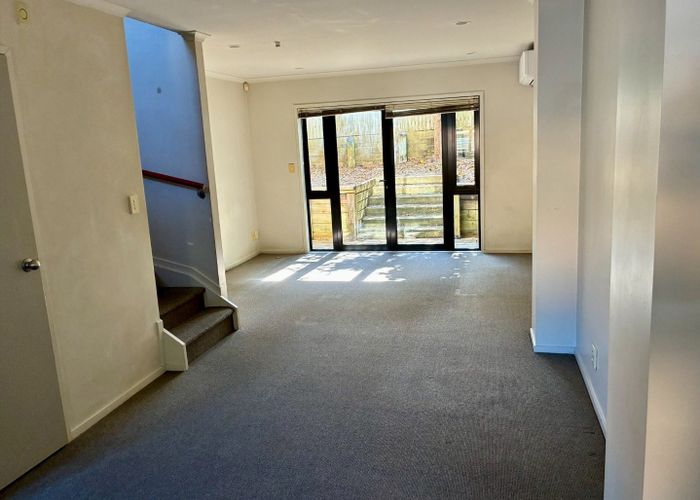  at 12 Verdale Circle, Glen Eden, Waitakere City, Auckland