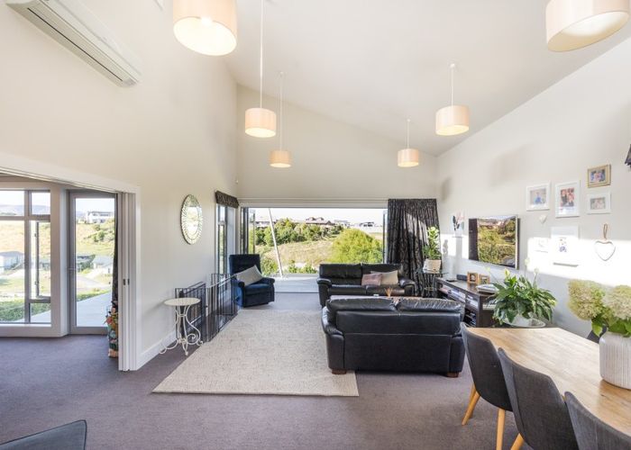  at 11 Vaucluse Heights, Fitzherbert, Palmerston North