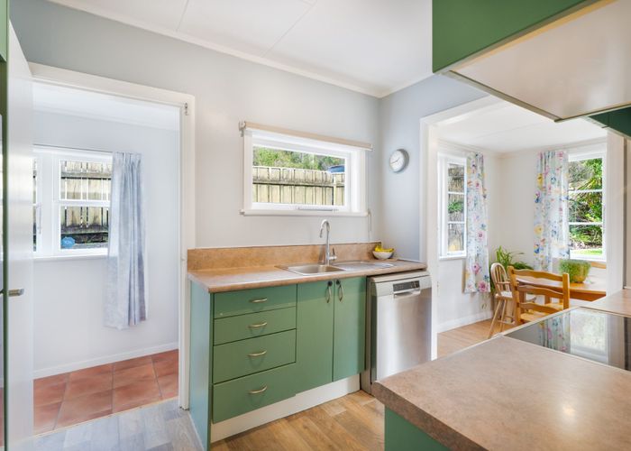  at 35 Elmslie Road, Pinehaven, Upper Hutt, Wellington