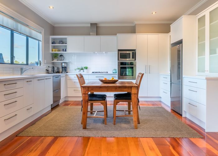  at 63 Staincross Street, Green Bay, Auckland