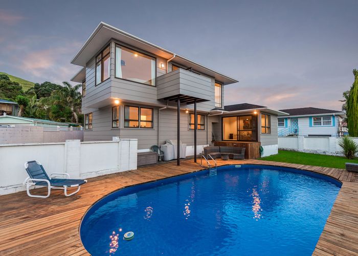  at 16 Steen Place, Mangere Bridge, Auckland