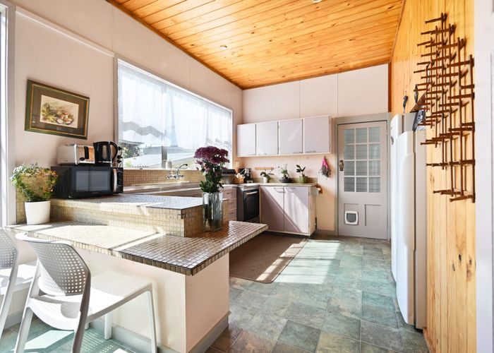  at 110 Foster Road, Temple View, Hamilton