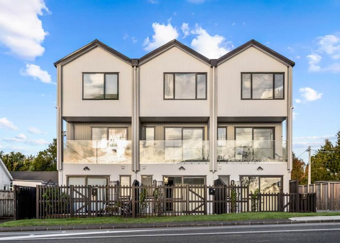  at 4/113 Te Atatu Road, Te Atatu South, Auckland