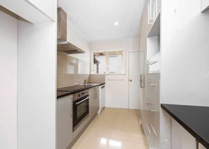  at 2/3202 Great North Road, New Lynn, Waitakere City, Auckland